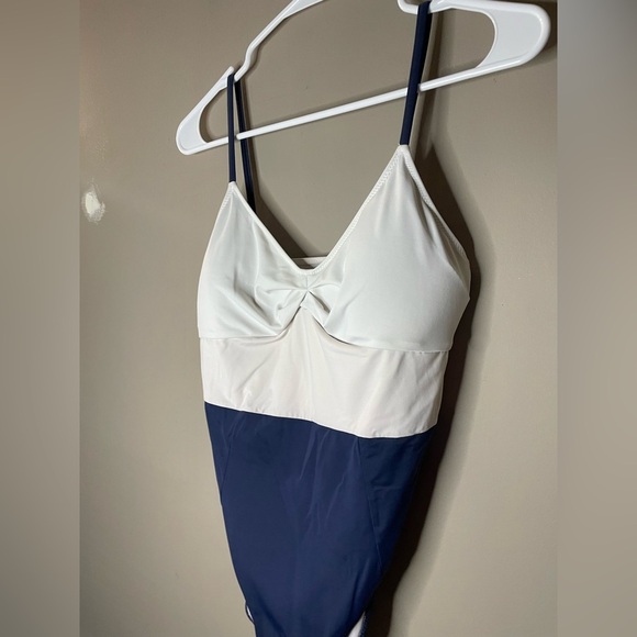 Lively Stylish Two-Tone Swimsuit Size S - Picture 5 of 8